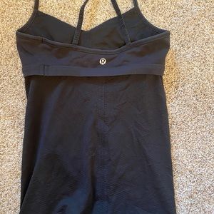Black lulu tank!!